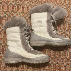 White North Face snow/winter boots!!